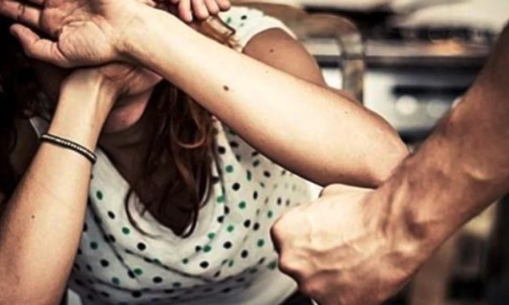 Σοκ στην Κρήτη: Ξυλοκόπησε την σύζυγο του μπροστά στα παιδιά τους